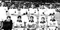 A. C. MILAN - Milán, Italia - Temporada 1962-63 - Maldini, Benítez, Rivera, Altafini, Mora, Privatelli; Ghezzi, Trebbi, David, Trapattoni y Sani - A. C. MILAN 2 (Altafini 2), S. L. BENFICA 1 (Eusebio) - 22/05/1963 - VIII Copa de Europa, final - Londres (Inglaterra), estadio de Wembley - El MILAN gana su primera Copa de Europa