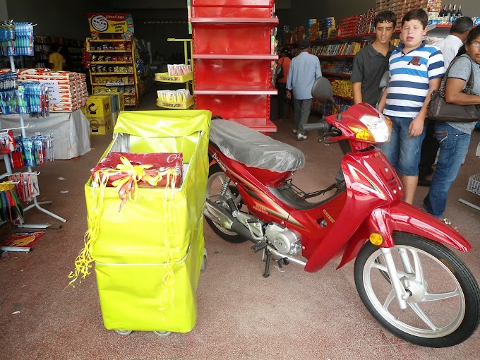 Supermercado Pereira Barros sorteia uma cinquentinha da Shineray em Saloá