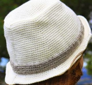 http://lanasyovillos.com/accesorios/gorro_fedora