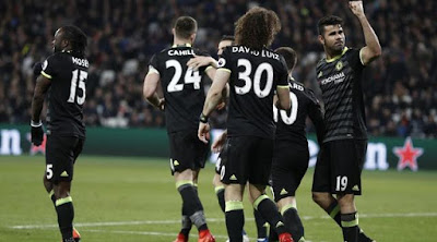 Foto Diego Costa saat merayakan gol kedua ke gawang West Ham United