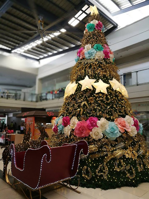 Christmas Tree in Insular Square Mall