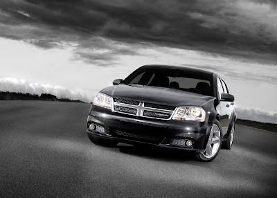 New 2011 Dodge Avenger interior premiere (and gasoline engine)