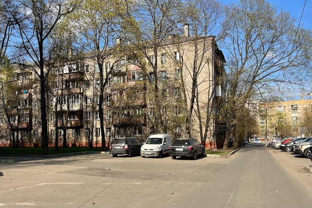 улица Буракова, дворы, жилой дом 1960 года постройки