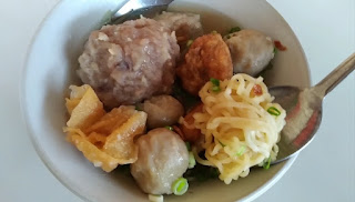 Bakso Malang rombong di jalan poros Kabo Sangatta Utara Kutim