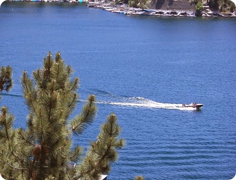 boat-on-lake-arrowhead