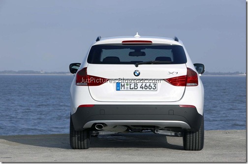 2010-bmw-x1-white-rear-1