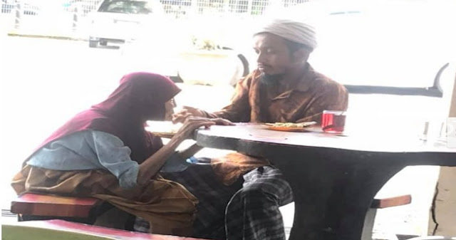 Foto viral anak menyuap makan ibu uzur mengundang rasa 