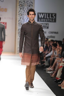 Latest Frocks and Kameez Style Collection 2011 by Manish Malhotra