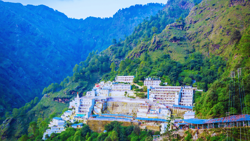 Vaishno Devi Yatra Tour Package 2025 – Katra Darshan with Train, Bus & Hotel Booking | Yatra Life