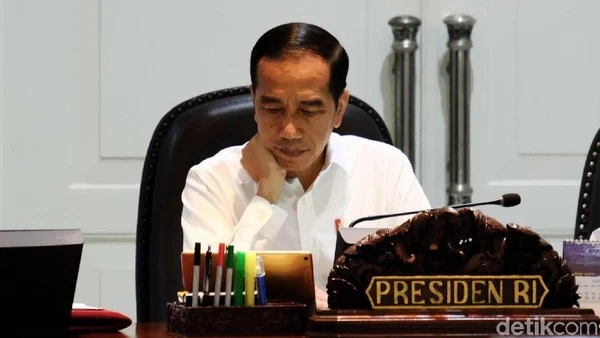 Pangkas Eselon Tak Potong Pendapatan, Jokowi: Jangan Dipelintir