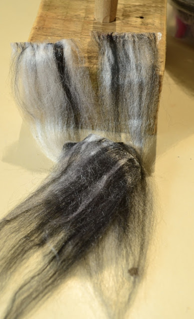 Yarn wefts made from waste acrylic fluff after straightening