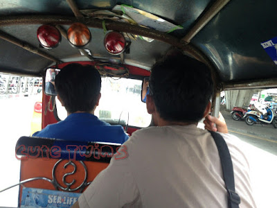 Pengalaman naik tuk tuk di Bangkok