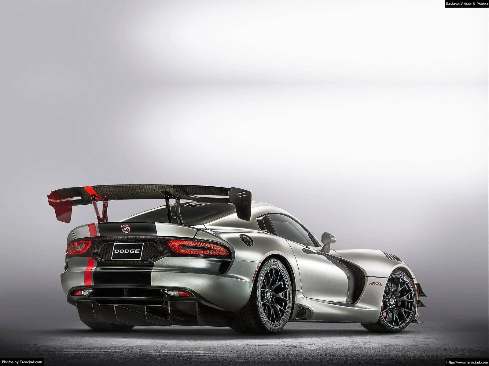 Hình ảnh siêu xe Dodge Viper ACR 2016 & nội ngoại thất