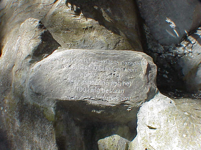 Lourdes Grotto replica, Noordeinde (NL), photo by Robert van der Kroft, Sony Mavica Floppy Disk Digital Camera