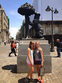 Bear and madrone tree in Puerta del Sol, Madrid, on Semi-Charmed Kind of Life