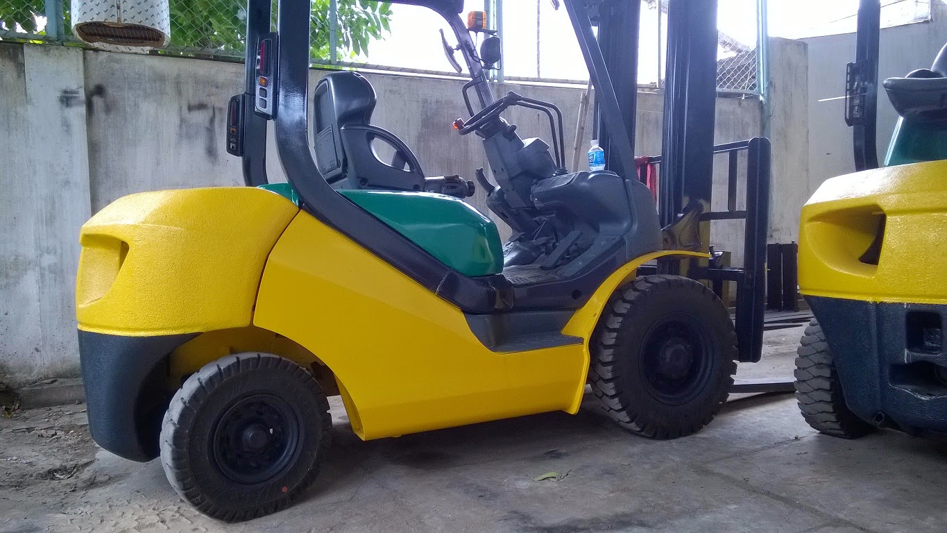 xe nang cu 3 tan 2008 Komatsu