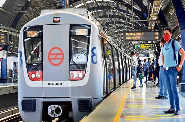 दिल्ली मेट्रो में मास्क नहीं लगाने पर अब काटे का ₹200 का चालान 