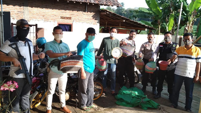 Asik Judi Sabung Ayam Digaruk Polisi