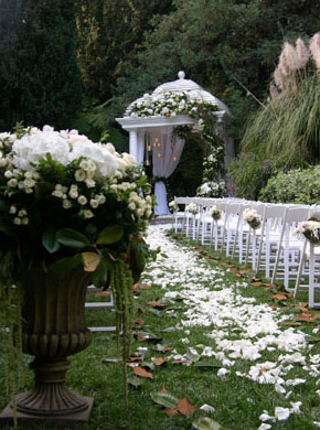 Outdoor Wedding Table Settings