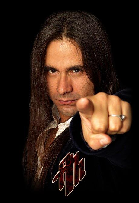 Iron Maiden: Ouça Andre Matos cantando "Hallowed Be Thy Name" em estúdio