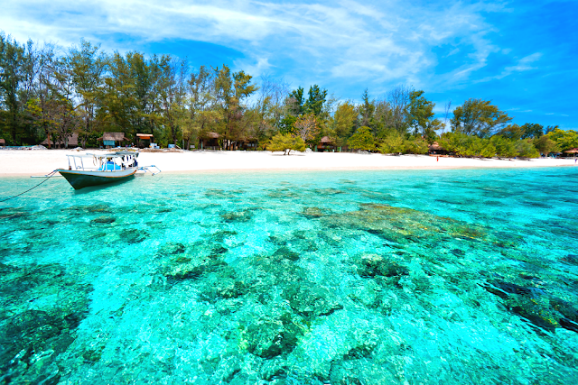  Gili Trawangan merupakan salah satu pulau atau gili kecil yang terdapat di sebelah barat  Menatap Pesona Gili Trawangan Lombok