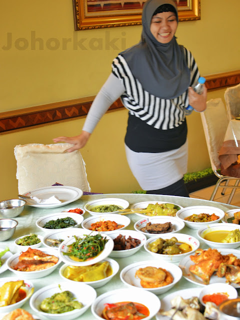 Nasi-Padang-Restaurant-Garuda-Jakarta-Indonesia