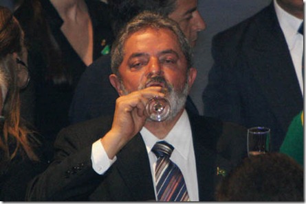 lula-bebendo-cachaca