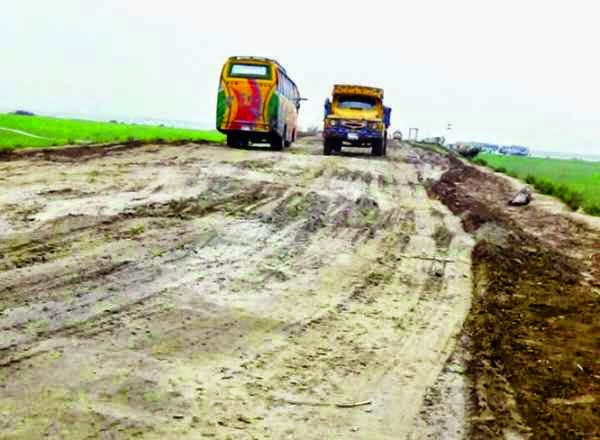 সেতুমন্ত্রীর কাছে তথ্য গোপন এলাকাবাসীর ক্ষোভ by আজহারুল হক