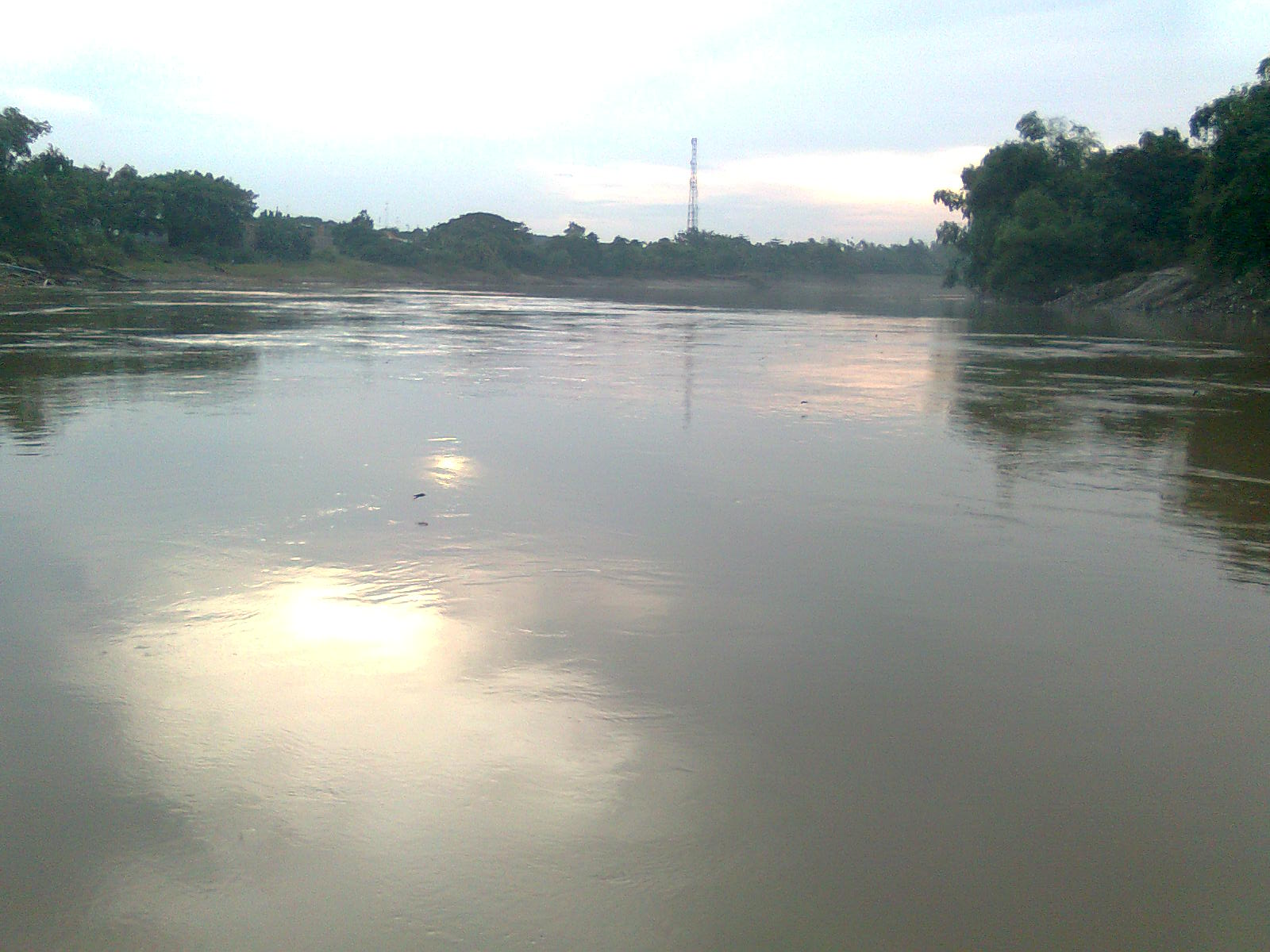 Puisi Cinta Romantis-Foto-Foto Sungai Bengawan Solo 