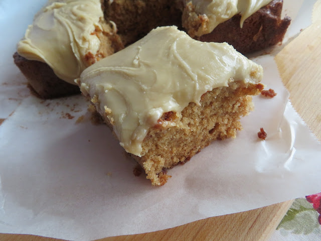 Applesauce Spice Cake