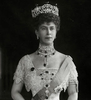 Queen Mary wearing the emerald choker