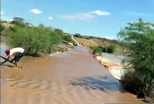 Vídeo mostra enchente no Rio Paraíba em Caraúbas após chuvas no Cariri paraibano