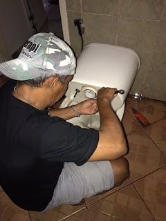 Jika Anda menghadapi kebocoran pipa yang sulit diatasi atau memerlukan perbaikan pipa permanen, jangan ragu-ragu untuk menghubungi jasa tukang ledeng profesional. Mereka akan dengan senang hati membantu Anda mengatasi masalah pipa Anda dengan cepat dan efisien. Jangan biarkan kebocoran pipa merusak rumah Anda lebih lanjut. Ikuti tips di atas untuk menghentikan kebocoran pipa sementara dan segera panggil jasa tukang ledeng untuk perbaikan yang tepat. Kami siap membantu Anda!