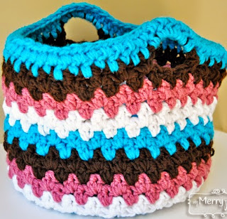 http://translate.google.es/translate?hl=es&sl=en&tl=es&u=http%3A%2F%2Fmymerrymessylife.com%2F2013%2F05%2Fcrochet-chunky-basket-free-pattern.html