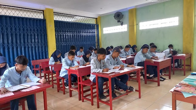 Pelaksanaan PAS di SMP Islamiyah Serua Tanpa Kendala 