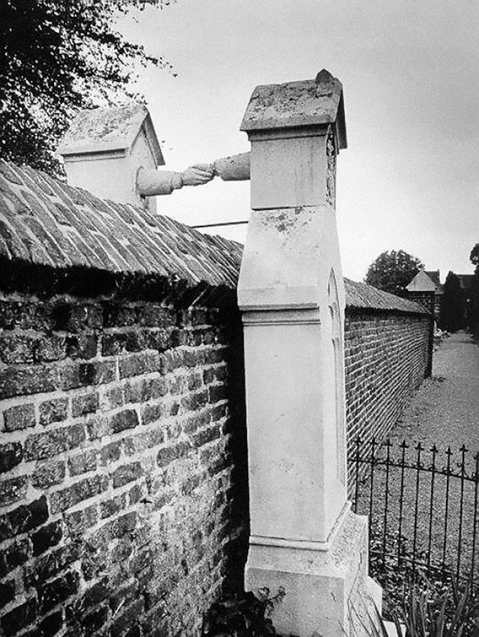 60 Inspiring Historic Pictures That Will Make You Laugh And Cry - The Graves Of A Catholic Woman And Her Protestant Husband, Holland, 1888