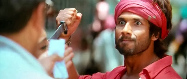 Screen Shot Of Hindi Movie Rambo Rajkumar (2013) Download And Watch Online Free at worldfree4u.com