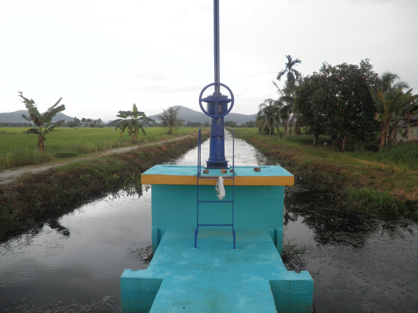 TROLAK SELATAN Kunci Air  Pintu  Air  