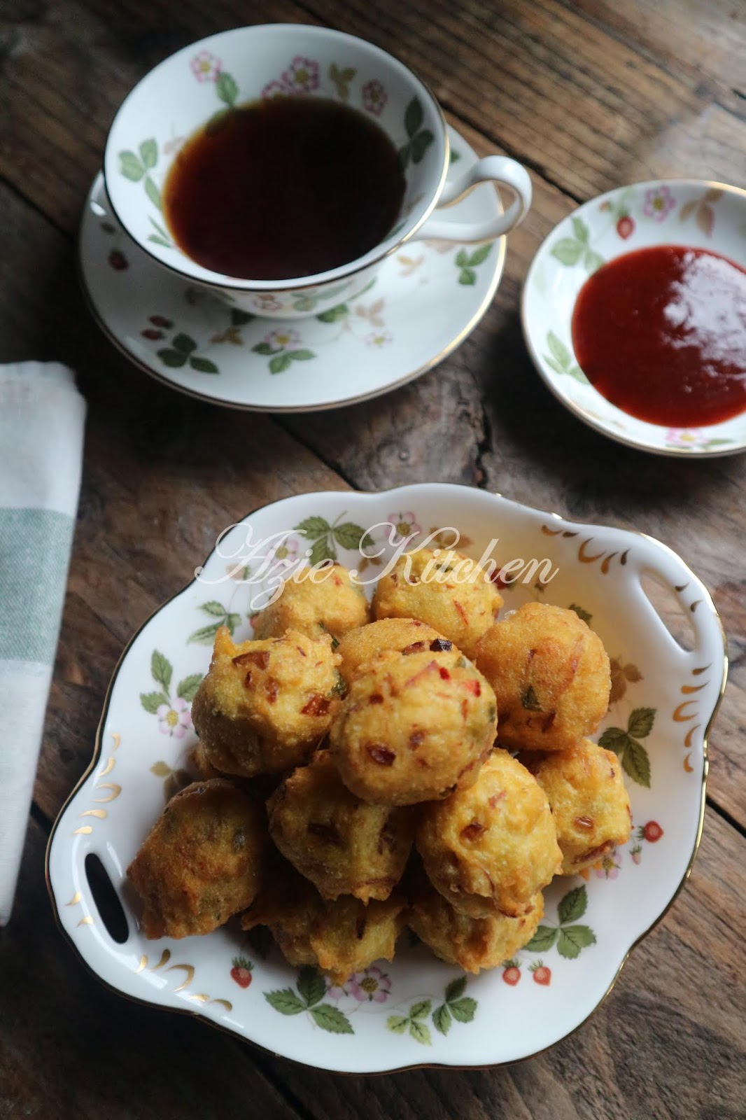 Cucur Ikan Bilis Rangup Di Luar dan Lembut Di Dalam - Azie 