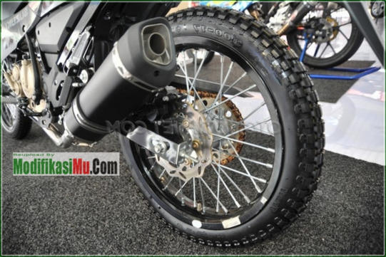 Modifikasi Suzuki Satria F150 Off Road Style Hitam 