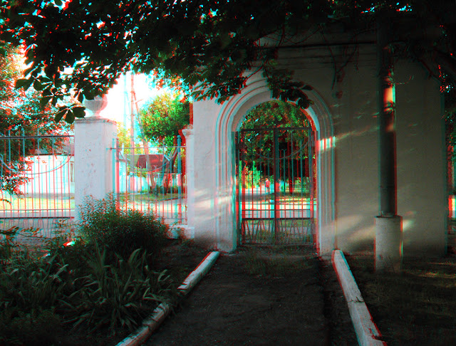 The gates are closed anaglyph 3D