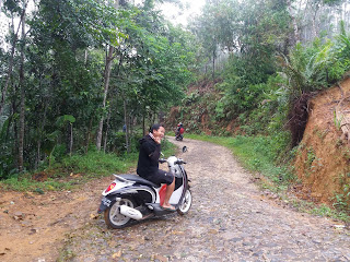 Jalan Menuju Curug Ciporolak