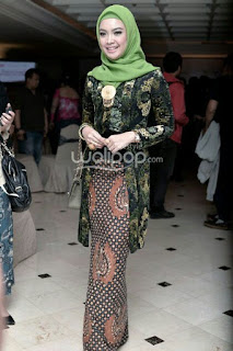 Model Baju Batik Kombinasi