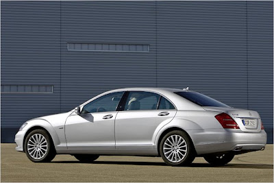 2011 Mercedes S 250 CDI BlueEFFICIENCY five-liter car coming