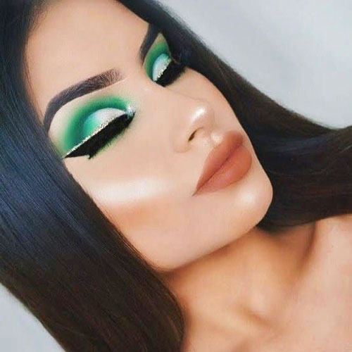 Maquillaje para morenas con vestido verde