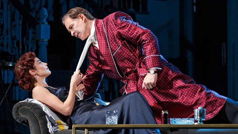 Noël Coward's Present Laughter 2017 legendado