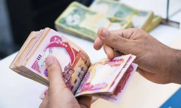 الحكومة العراقية تباشر بتوزيع رواتب المتقاعدين