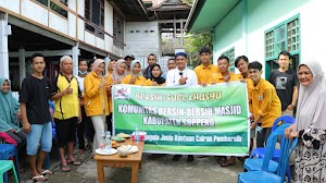 Kapolres Soppeng Gotong Royong Bersama Komunitas Bersih - Bersih Masjid