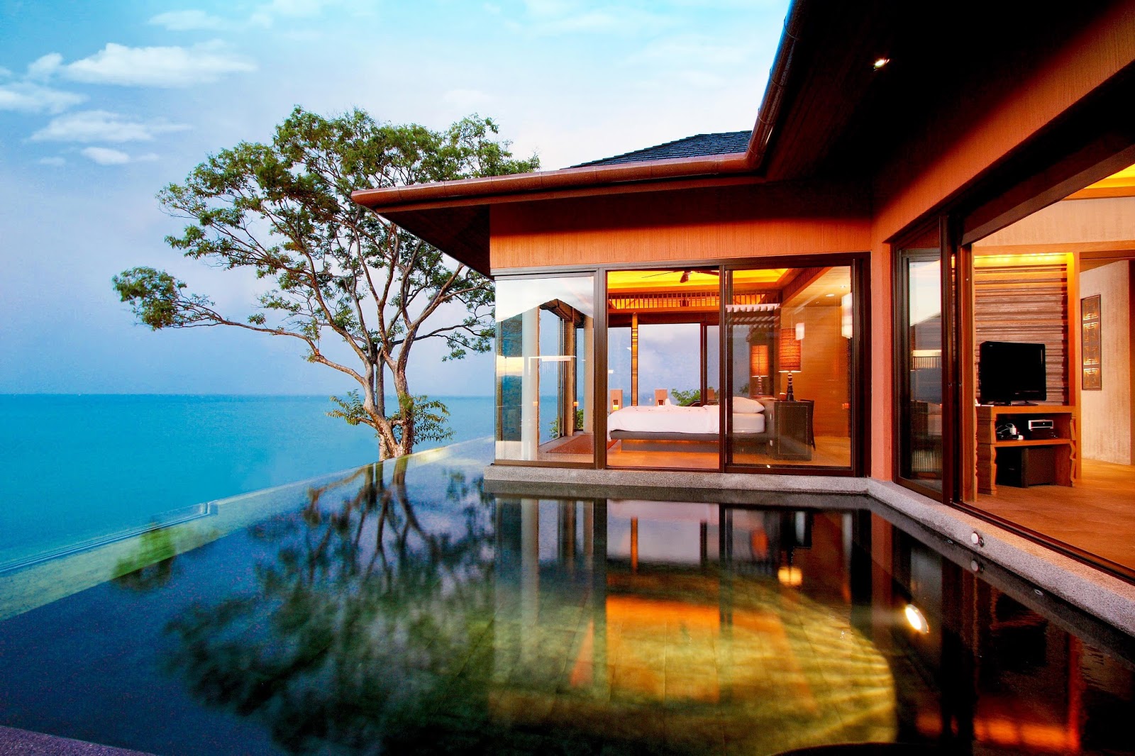 7 Hotel yang Cocok untuk Honeymoon di Phuket