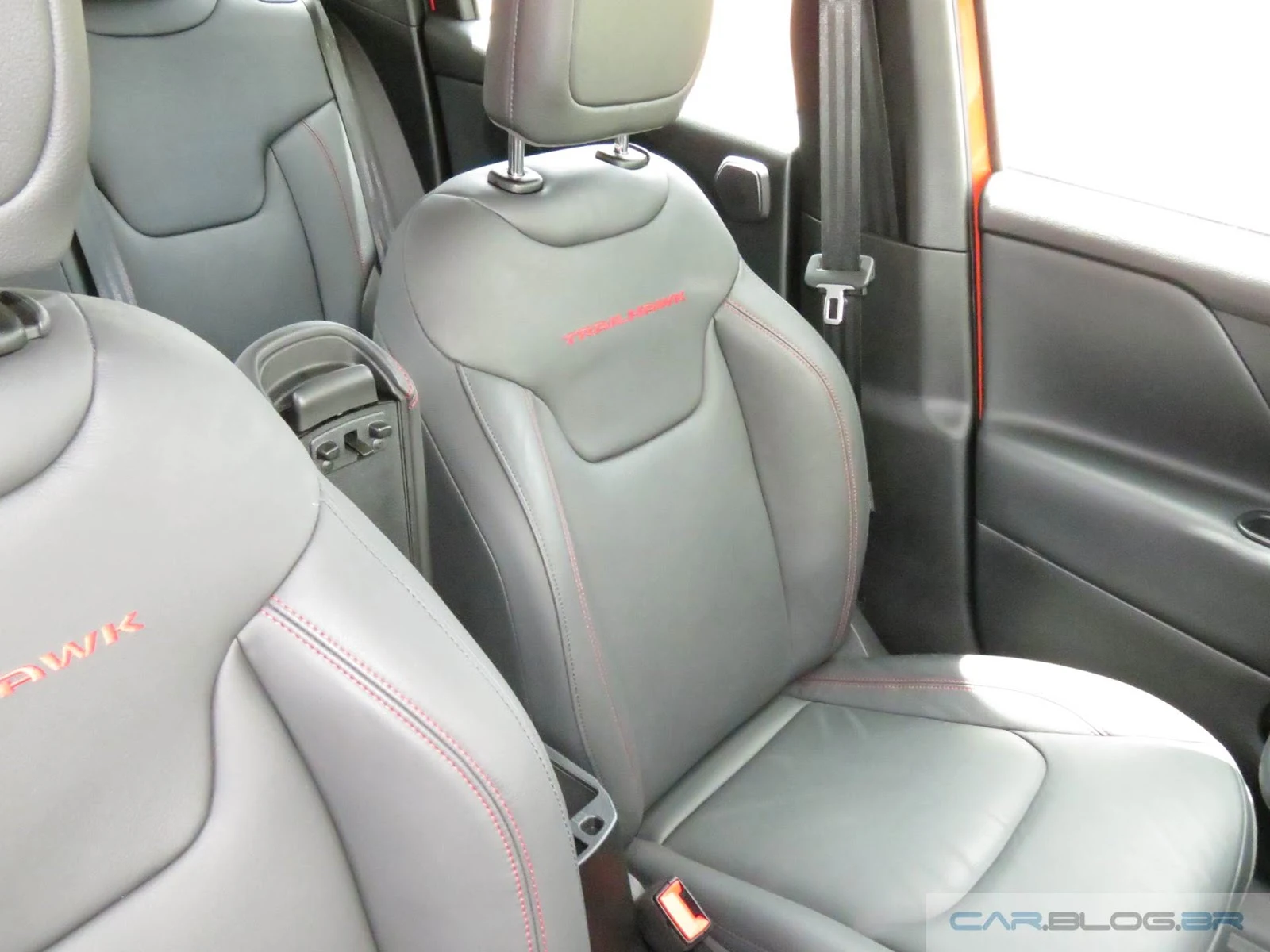 Jeep Renegade - interior - acabamento